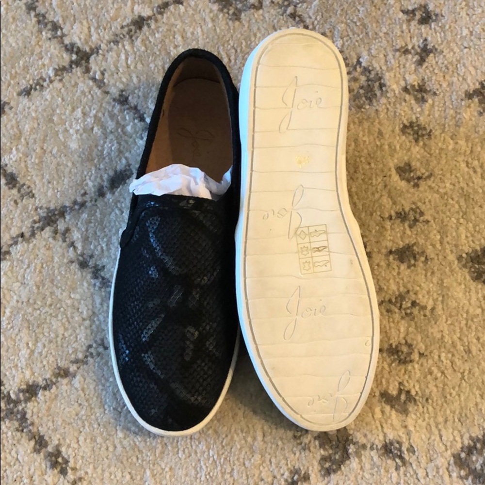 New  Joie kidmore python black sneakers - Picture 2 of 3